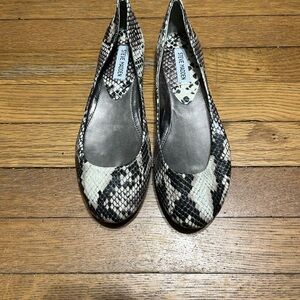 Steve Madden Monochrome Snake Pattern Flats